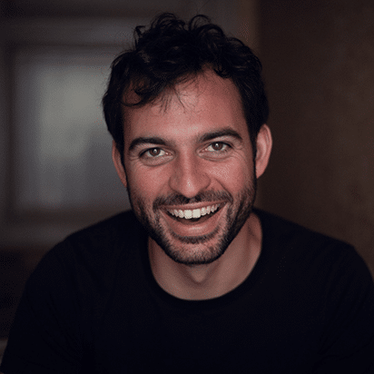 Portrait du directeur des cours de théâtre amateurs Les Apprentis du Jeu