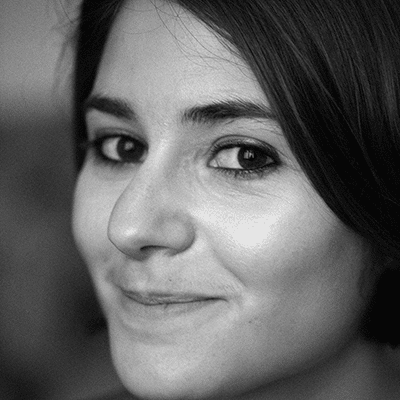 Portrait de Anahid professeur de théâtre amateur aux Apprentis du Jeu