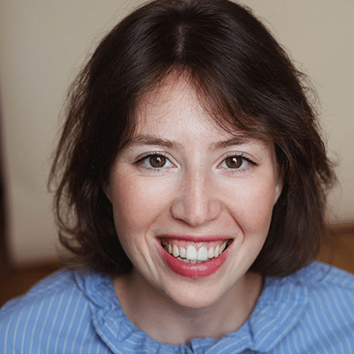 Portrait de Maud professeur de théâtre amateur aux Apprentis du Jeu